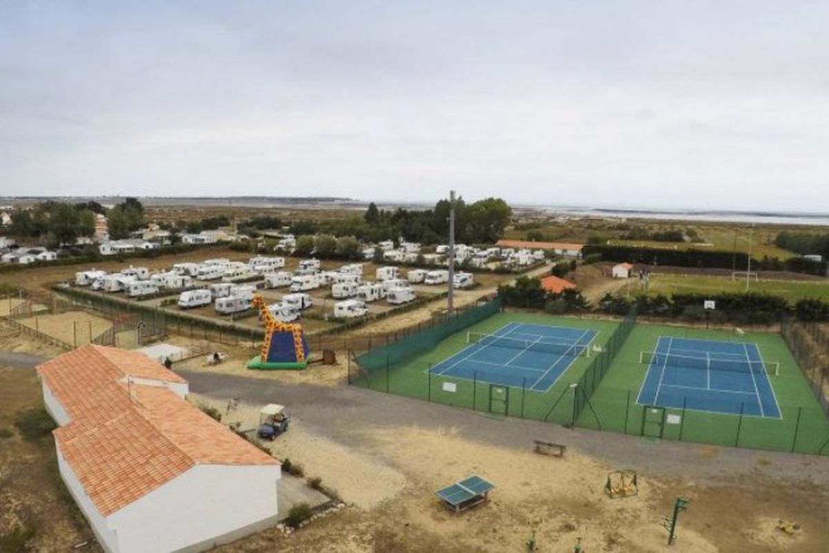 Caravan'Ile tarifs et avis Camping 85680 La Guérinière Camping and co
