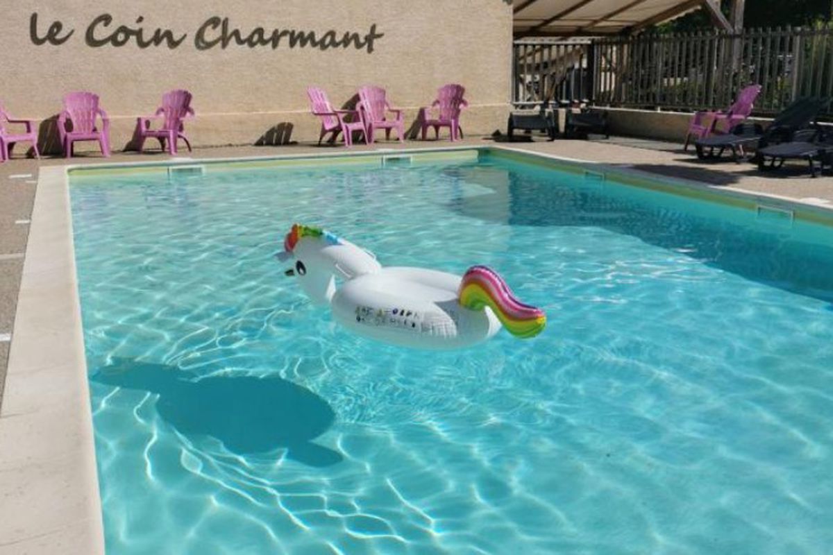Camping Le Coin Charmant - Chauzon - tarifs et avis - Camping and co