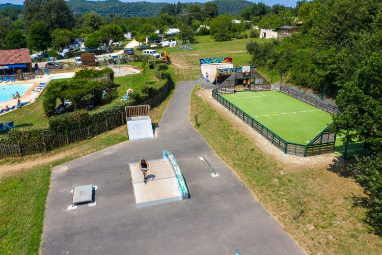 Camping Le Rocher De La Cave CarsacAillac tarifs et avis Camping and co