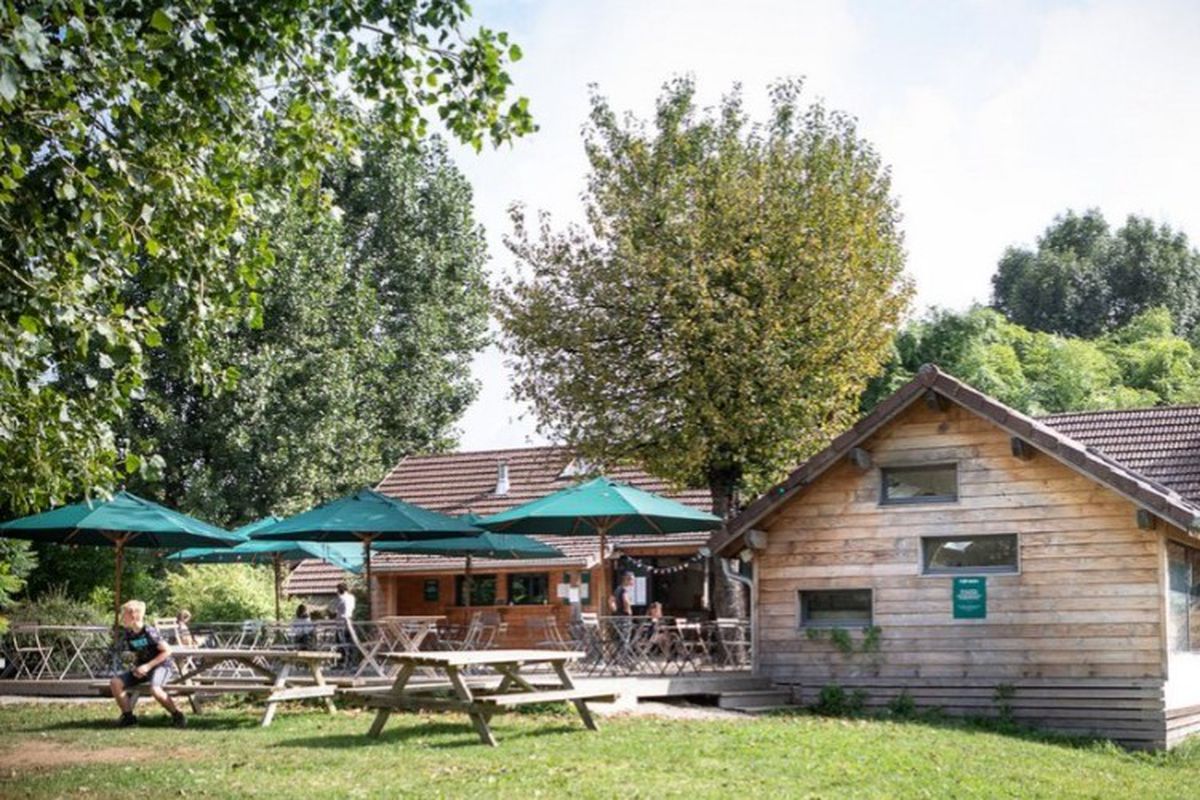 Camping La Plage Blanche - Ounans - tarifs et avis - Camping and co