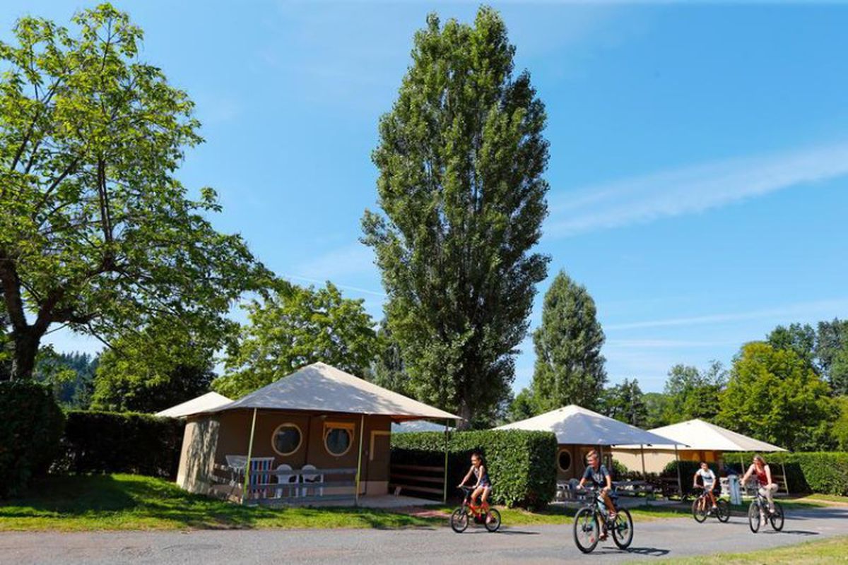 Camping Lac Des Sapins - Cublize - tarifs et avis - Camping and co