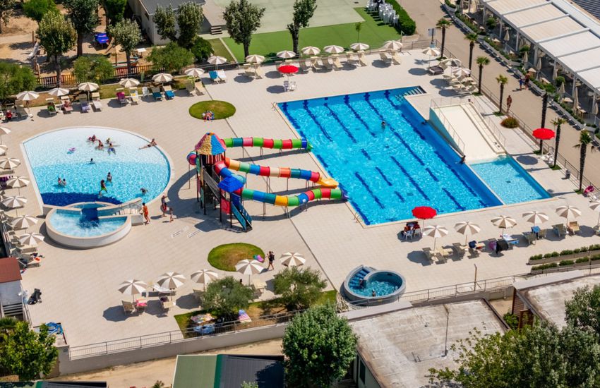 Club del Sole Stork Family Collection