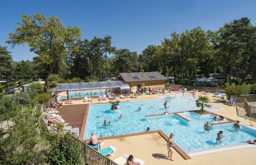Camping La Pinède