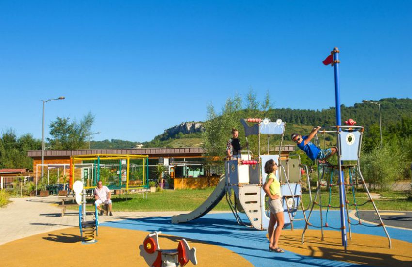 Camping Ecologique La Roche d'Ully
