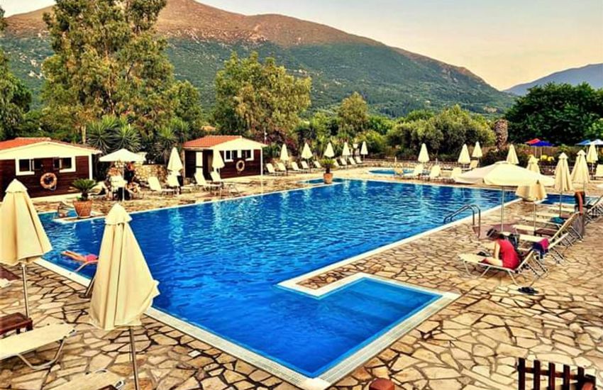 Camping Karavomilos Beach
